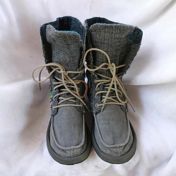 Sanuk Shoes - Sanuk Stevie Vintage Distressed Gray Canvas Lace-Up Boots. Women's size 7.